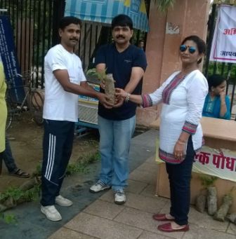 Free plant distribution Nehru Bal udhyaan